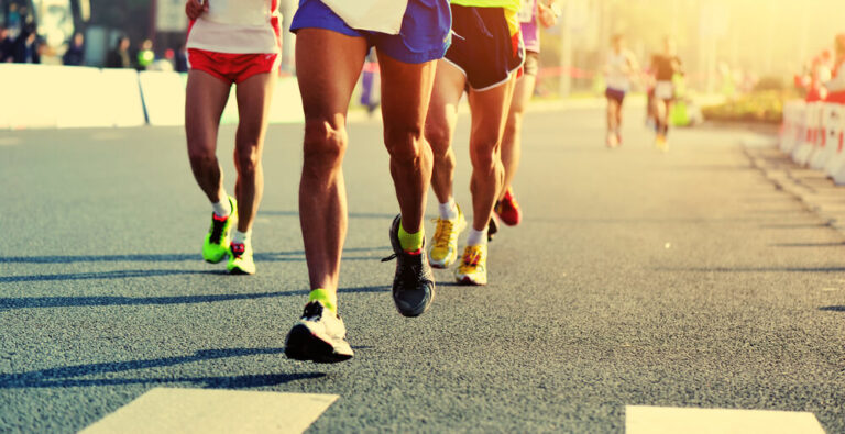 vários atletas de grupos de corrida de rua