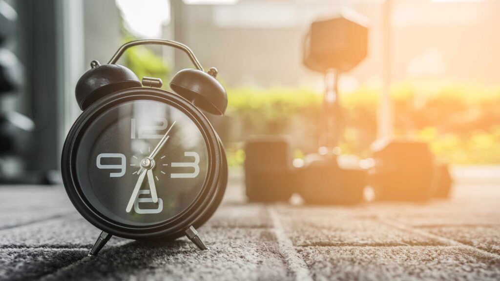 Qual o melhor horário para treinar? O guia para encaixar o treino na sua rotina